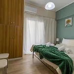 شقة Couples Retreat, Fully Equipped Studio/ Beach لوتراكي