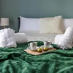 Couples Retreat, Fully Equipped Studio/ Beach لوتراكي