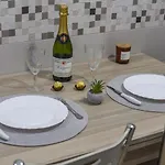 Couples Retreat, Fully Equipped Studio/ Beach