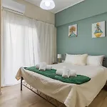 Couples Retreat, Fully Equipped Studio/ Beach لوتراكي