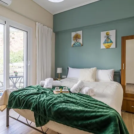 Couples Retreat, Fully Equipped Studio/ Beach