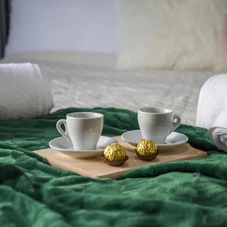 Couples Retreat, Fully Equipped Studio/ Beach Apartment Loutraki (Corinthia)