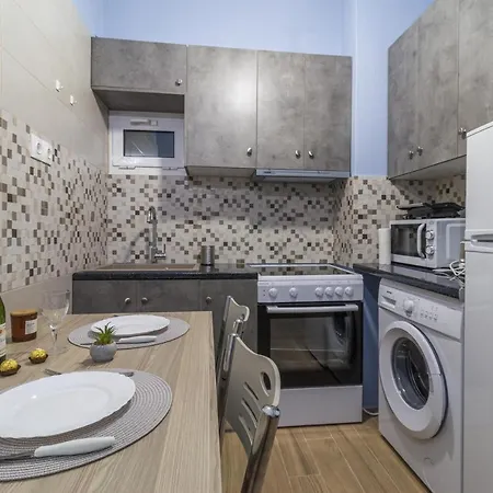 Couples Retreat, Fully Equipped Studio/ Beach Apartment Loutraki (Corinthia)