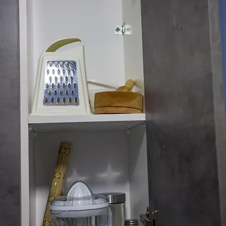 Apartment Couples Retreat, Fully Equipped Studio/ Beach *