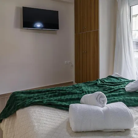 Couples Retreat, Fully Equipped Studio/ Beach *