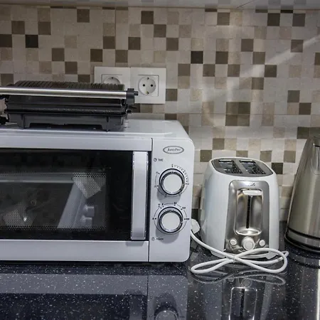 Couples Retreat, Fully Equipped Studio/ Beach *