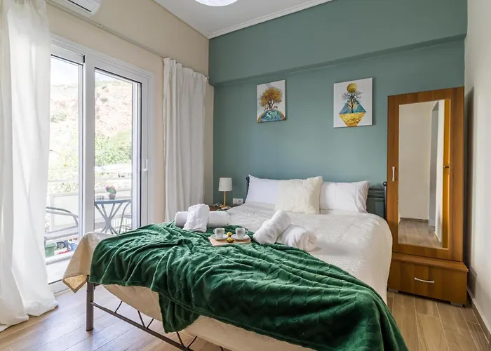 Couples Retreat, Fully Equipped Studio/ Beach