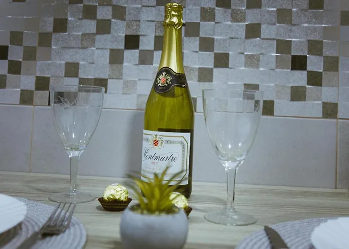 Couples Retreat, Fully Equipped Studio/ Beach *