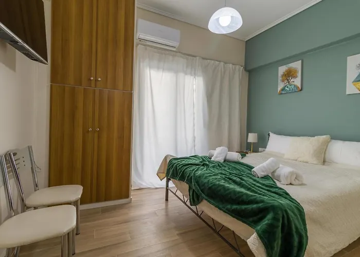 Апартаменты Couples Retreat, Fully Equipped Studio/ Beach Лоутраки