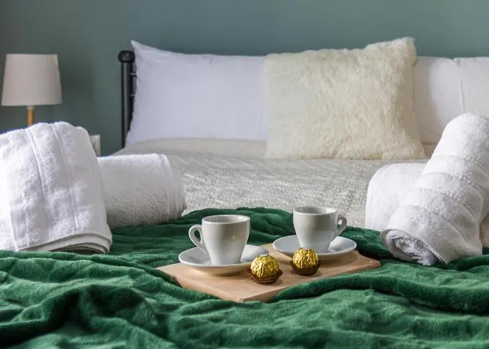 Couples Retreat, Fully Equipped Studio/ Beach ルートラキ