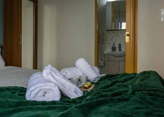 Couples Retreat, Fully Equipped Studio/ Beach Апартаменты