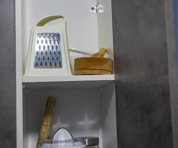 Апартаменты Couples Retreat, Fully Equipped Studio/ Beach *