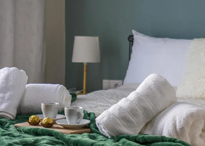 Couples Retreat, Fully Equipped Studio/ Beach Апартаменты Лоутраки