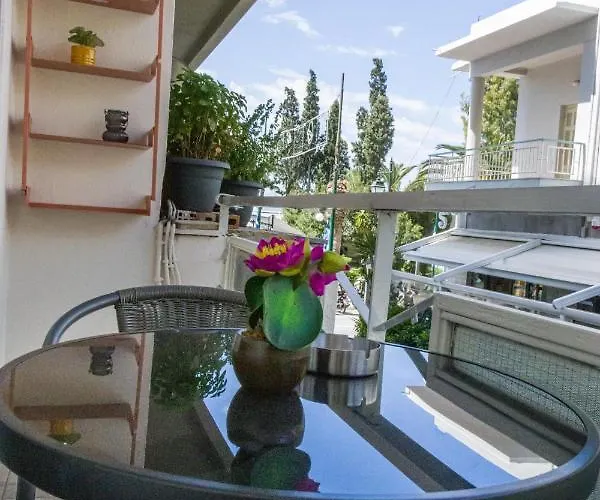 Апартаменты Couples Retreat, Fully Equipped Studio/ Beach