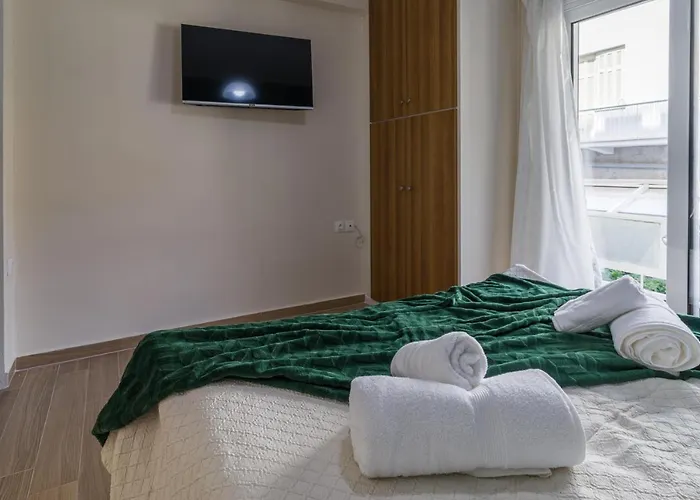 Couples Retreat, Fully Equipped Studio/ Beach *