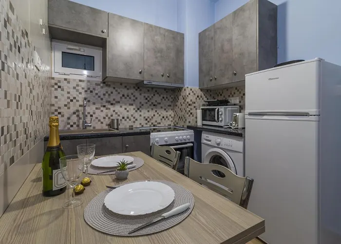 Couples Retreat, Fully Equipped Studio/ Beach