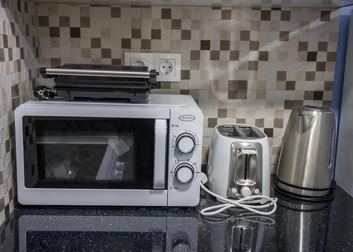 Couples Retreat, Fully Equipped Studio/ Beach *